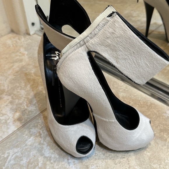 GIUSEPPI ZANOTTI DESIGN PONY HAIR EXTREME HIGH HEEL SHOES EUC CREAM & BLACK 39 - Picture 8 of 11